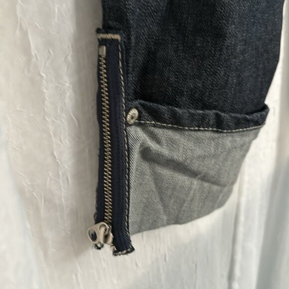 Guess capri distress dark wash jeans with zipper bottom - Picture 3 of 8
